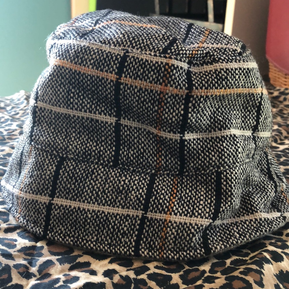 Bucket hat